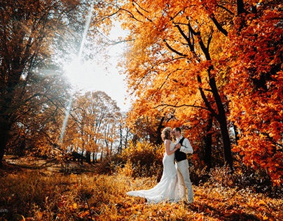 Outdoor wedding photo - Golden autumn