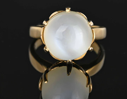 Vintage Cats Eye Moonstone Cabochon Ring in 14K Gold