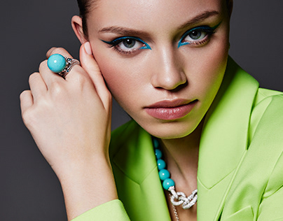 COLOR BLOCKING ad campaign for high jewelry brand