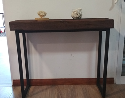 Mesa auxiliar / Side table
