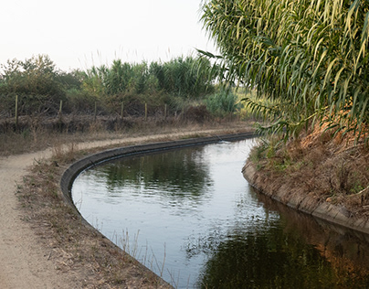 Life along the irrigation canal in Areias,Benavente