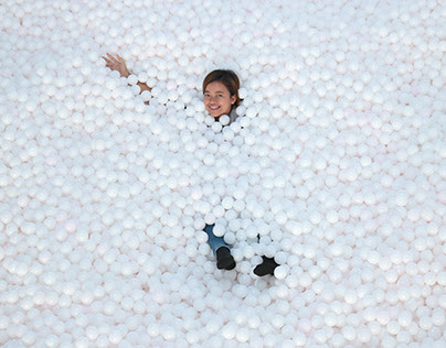 Jump in! Hyperbola Ball Pit-Cafe