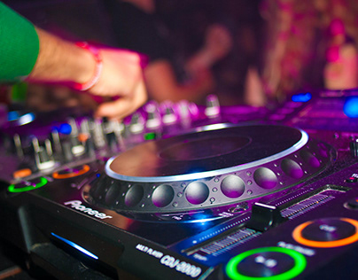 Making a DJ Playlist for Your Party: Party Organizing