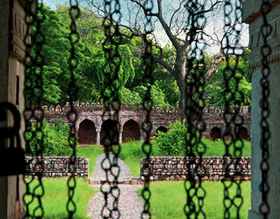 Exploring Delhi: Isa Khan's Tomb