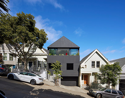 The Silver Lining House / Mork-Ulnes Architects