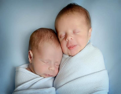 identical twin babies