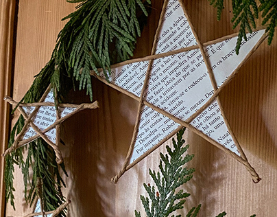 Sustainable stars made of wire and book paper