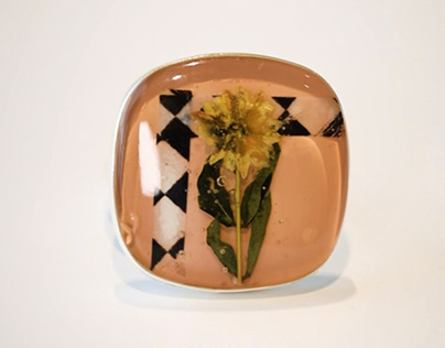 out of design pressed flower resin ring
