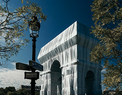 L'Arc de Triomphe, Wrapped, a temporary artwork - Paris