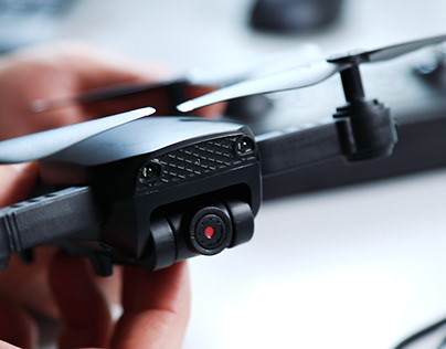 The Follower - Trailer y "Aprende a volar tu drone"