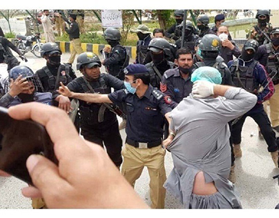 Cops clash with protesting doctors in Quetta