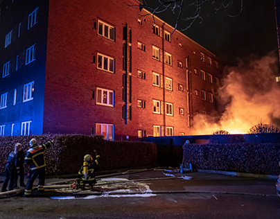 2019-01-01 Feuer droht auf Häuser überzugreifen