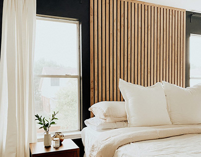 Cải tạo phòng ngủ với gỗ nhựa ốp tường giá rẻ