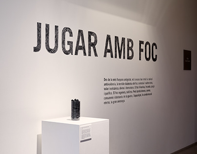 "Jugar amb foc" assembly of the exhibition