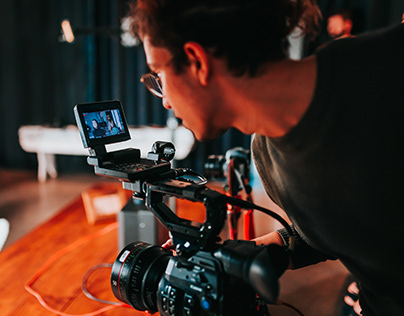 4 Tips for Choosing The Right Creative Video Production