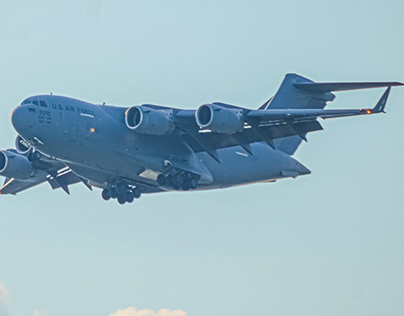 USAF C-17 landing at ADW