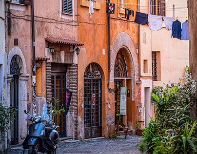 Take a walk in Trastevere