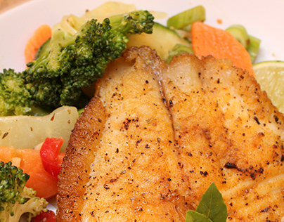 Filete de pescado al ajio con verduras