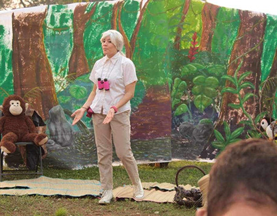 Actriz de teatro infantil: Jane, trae un chimpancé
