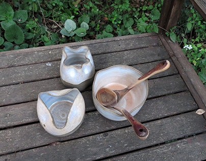 Organic shaped ceramic vessels