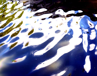 Photographie organique abstraite reflets dans l'eau