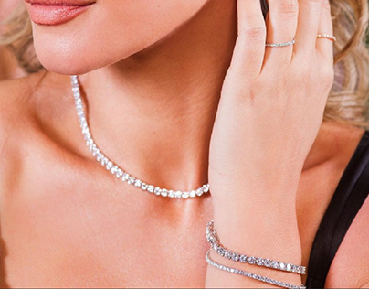10 Meaningful Gifts for the Woman You Love