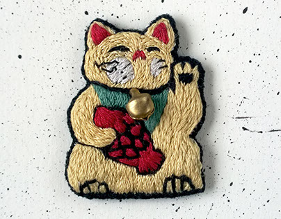Maneki neko / Lucky cat Embroidered brooch