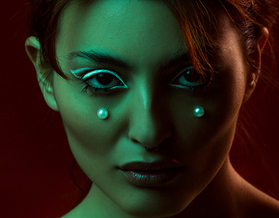 Jessica Fevola'portrait with creative makeup (Teal&ora)