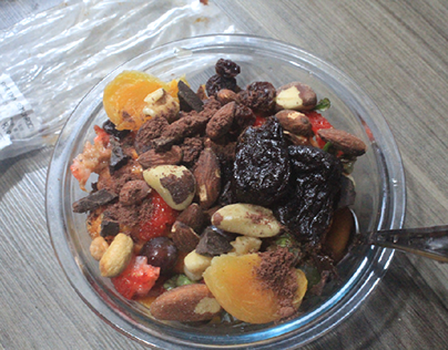 Salada de Morango, Uvas, Oleaginosas e Frutas Secas