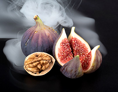 Photographing figs with honey and walnuts