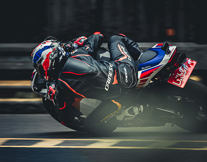 Candid panning and zoom burst motorcycle photography 追焦