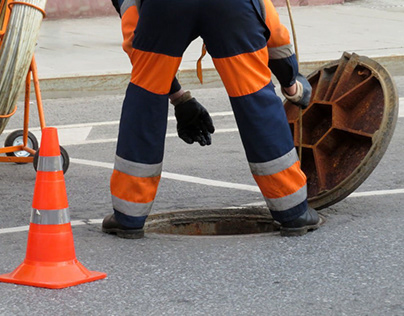 Unblocking a Blocked Manhole in Poole