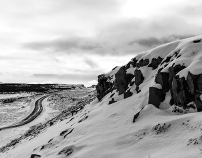 Sur la route enneigée, Islande