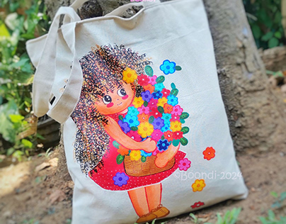 HAND DRAWN TOTE BAGS