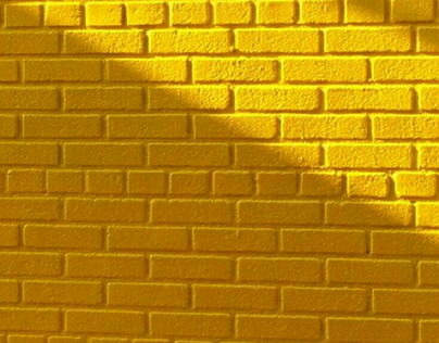 Casa de tijolos amarelo