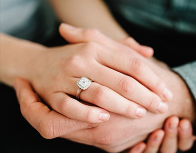 Simple Engagement Rings That She Will Love