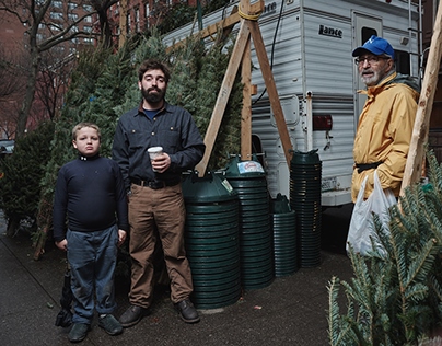 Treeumph. Christmas tree sellers in the USA and Russia.
