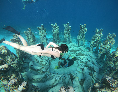 Statues Underwater Gili Meno