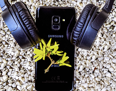 smartphone listen the music 🎧📱🌼