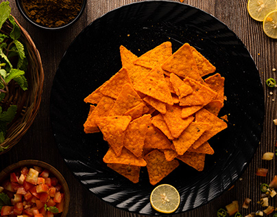 A symphony of flavour: Spicy Nachos with salsa and lime