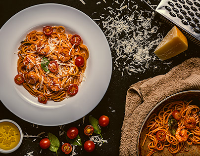 Spaghetti with shrimps and tomato sauce​​​​​​​