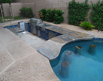 Backyard Poolscapes With Custom Outdoor Kitchens