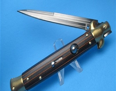 4 Professionals Who Use High-Quality Switchblades