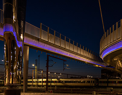 Night walk across the City Bridge