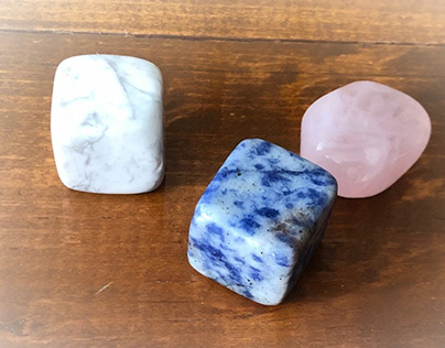 Attune Your Vibrations with the Help of Crystals