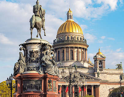 The Monument to Nicholas I & Saint Isaac's Cathedral