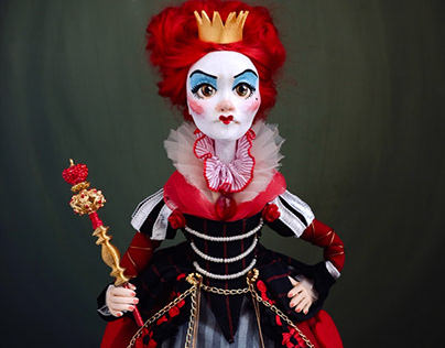 The Queen of Hearts Figurine - Alice In Wonderland