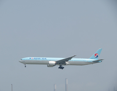 KOREAN air boeing 777-3b5 HL7573
