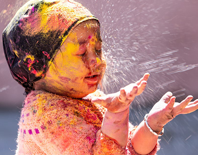 Make Summer Vacation Enjoyable with Colour Powder