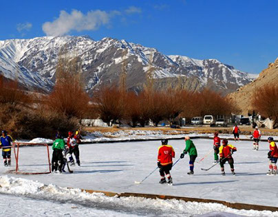 Ice Hockey: Ladakh. Global Tv. Canada. 2010